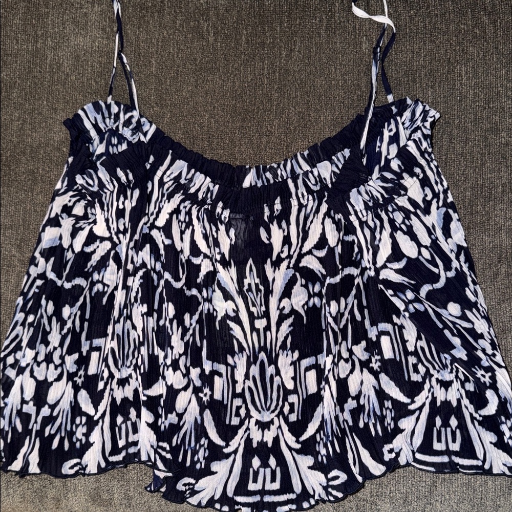 H&M Sheer Flowy Pattern Top - Picture 4 of 5
